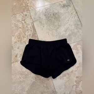 ALO Yoga Medium Black Shorts. 🖤⚡️